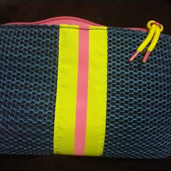 Makeup bag - Picture 2 of 7